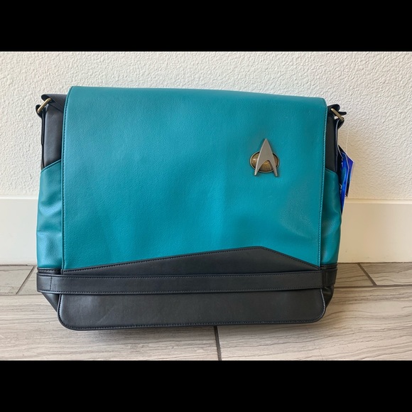 thinkgeek laptop bag